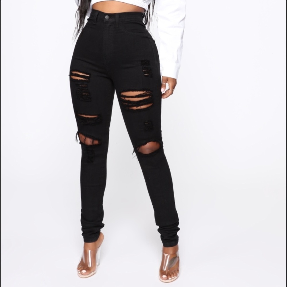 Fashion Nova NWT Distressed Ripped Blanched Jean Black